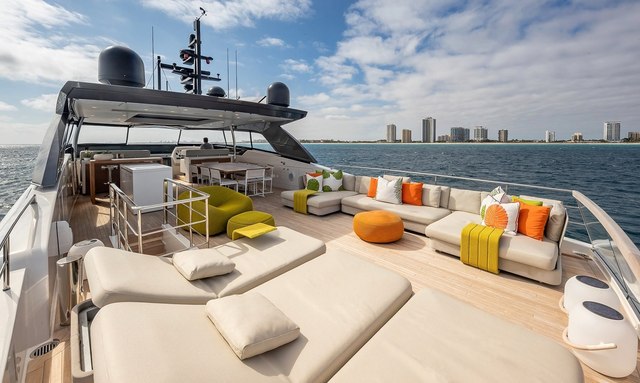 Xwave yacht Flybridge Amenities