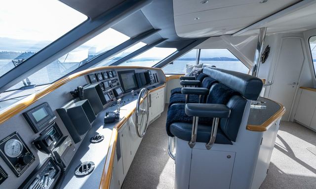 White Lightning yacht High-Tech Navigation