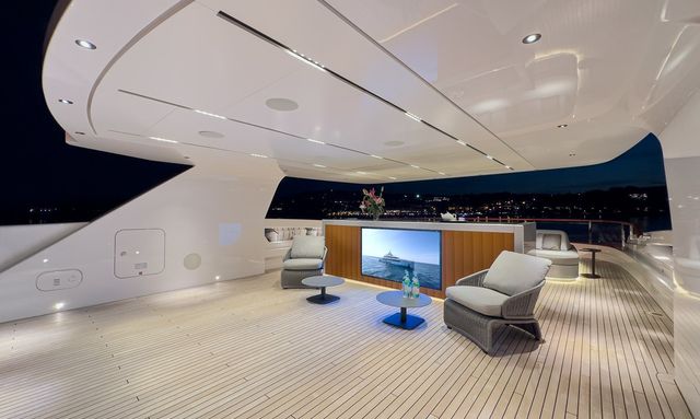 Althea yacht 100 sq/m (1,070 sq/ft) Sundeck