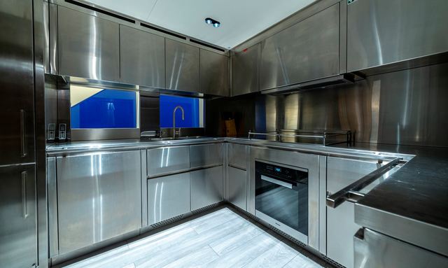 Sandbank yacht Efficient Galley