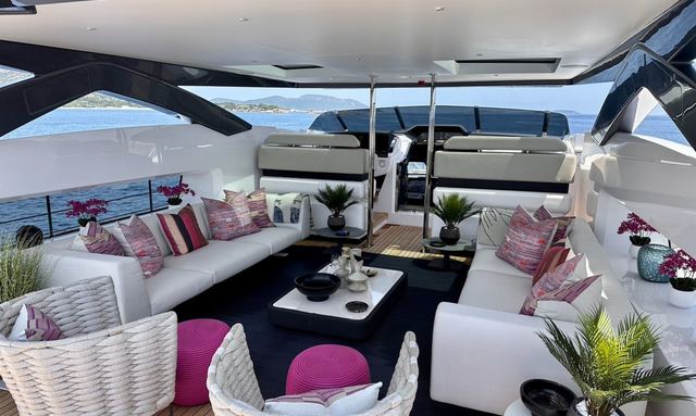 TFB 1 yacht Hardtop Lounge