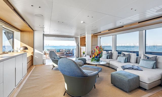 Ace yacht Bright, Contemporary Main Saloon