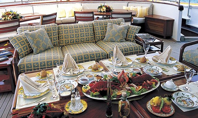 Atmosphere yacht Alfresco Dining