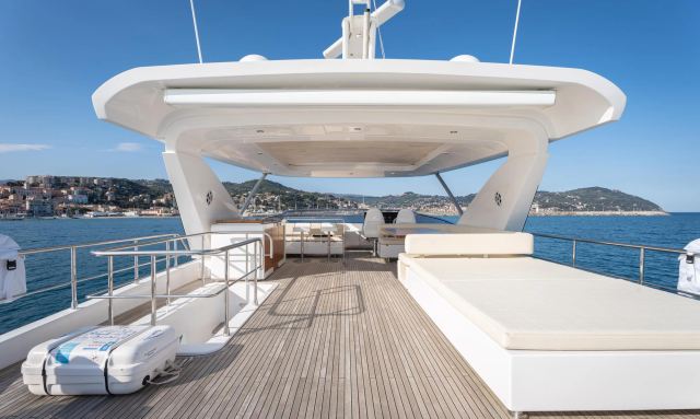 Trinidad yacht Sundeck Living