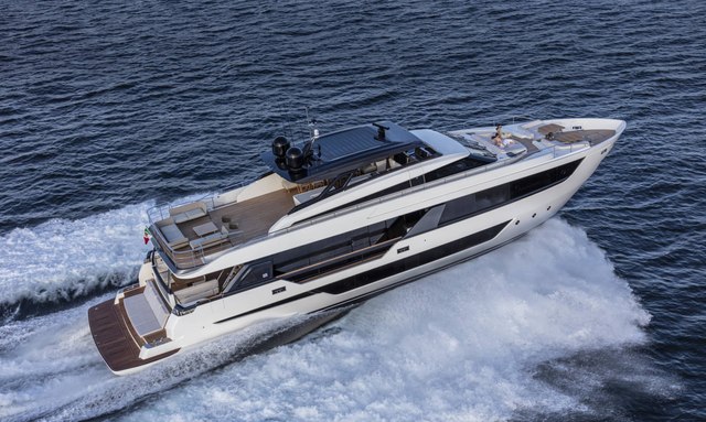 Freya II yacht Black Glass Sporty Profile