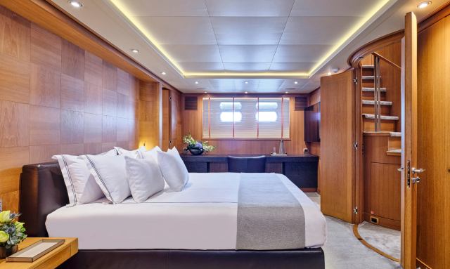 Tigra yacht Full Beam Suites