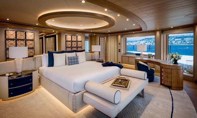 Starburst IV yacht Owner's Suite 