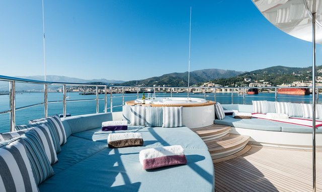 I Nova yacht Forward Jacuzzi