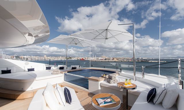 Resilience yacht Versatile Sundeck