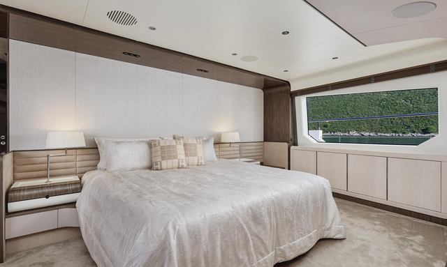 Silvia yacht Split-level Master Suite