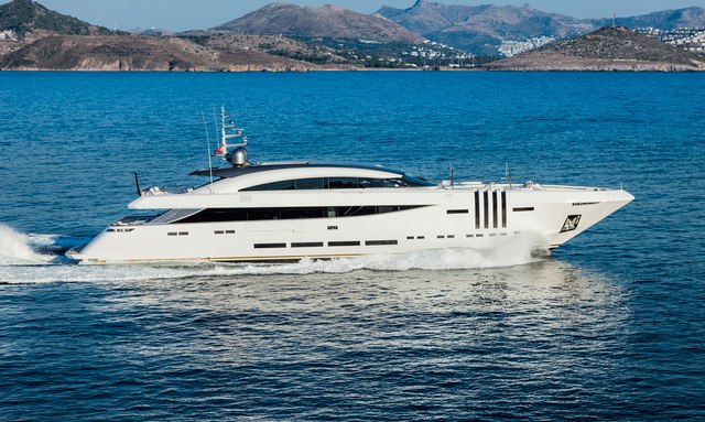 Vellmari yacht Elongated Hull Glazing