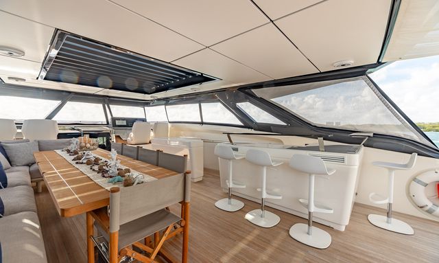 Gladius yacht Spacious Flybridge