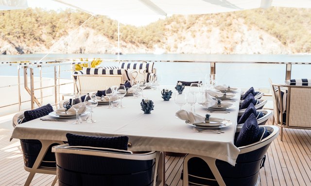 Alulim yacht Al Fresco Dining