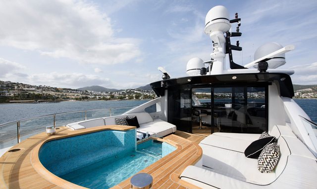 Atina yacht Sun Deck