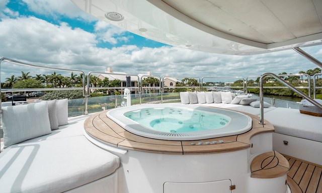 Allora yacht Jacuzzi with Sun Pads