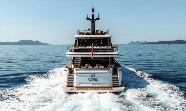 At One yacht Dual-Mode Transom Beach Club