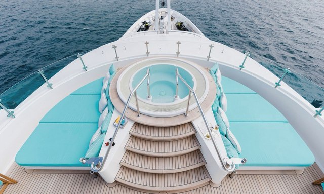 Aifer yacht Foredeck Jacuzzi