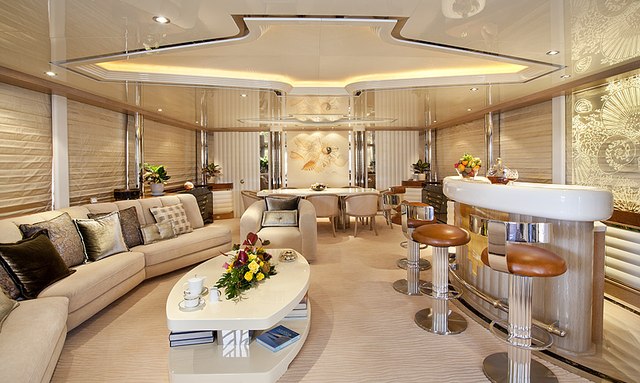 Loretta yacht Bright Interior