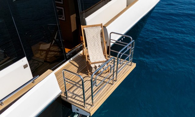 Bella Luna yacht Fold-Out Saloon Terrace