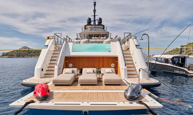 Para Bellvm yacht Beach Club Terrace