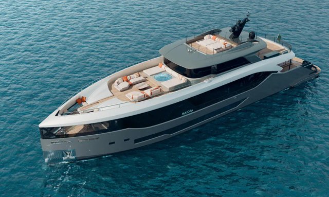 Angola yacht Jacuzzi With Foredeck Sunpads
