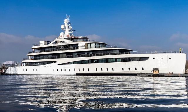 Defy yacht Extensive Glass Use