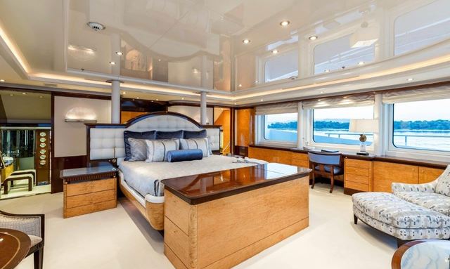 Lucky Lady yacht Owner's Suite