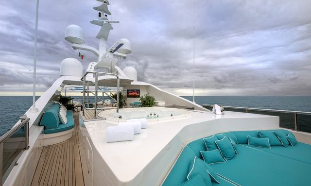 Rhino yacht Sun Deck