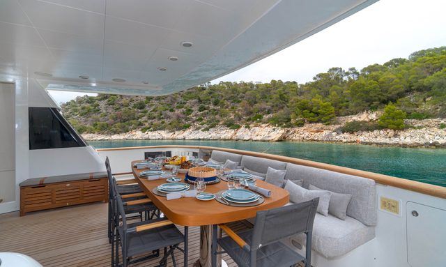 Tigra yacht Spacious Exterior Dining