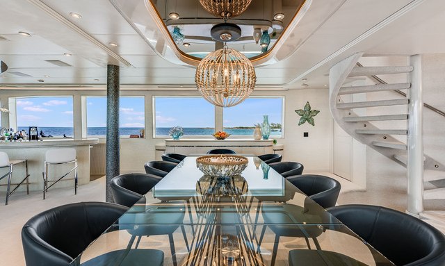 Cupcake yacht Elegant Dining