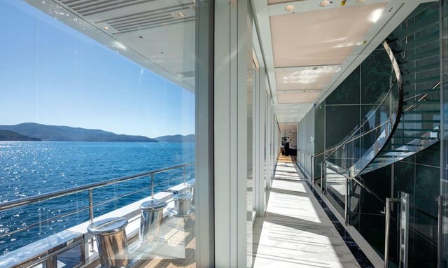 Luminosity yacht Glass Palace