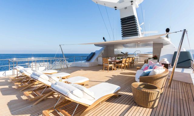 W yacht Sundeck Tranquility