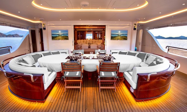 Aqua Mare yacht Alfresco Dining