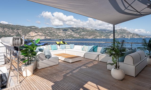 Numarine 37XP / 23 yacht An 83m² Flybridge
