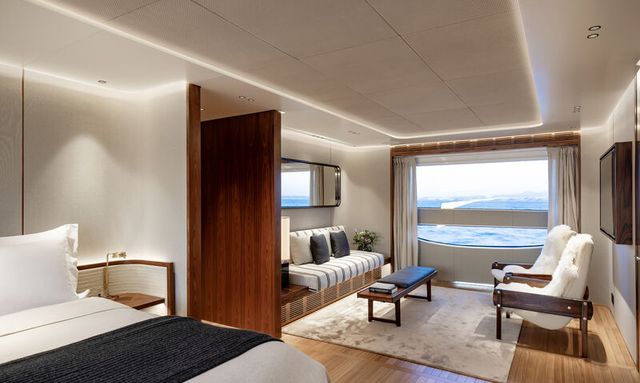 Kahala yacht Full-Beam Master Suite