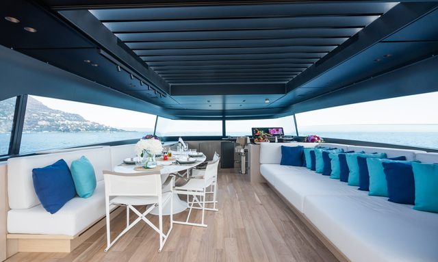 Ami yacht Skylounge and Helm