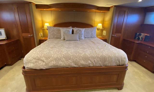 Life's a Journey yacht Luxurious Master Suite