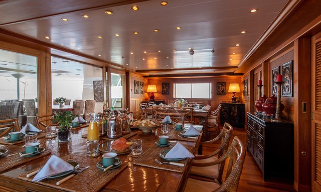 Bleu De Nimes yacht Colonial Interior