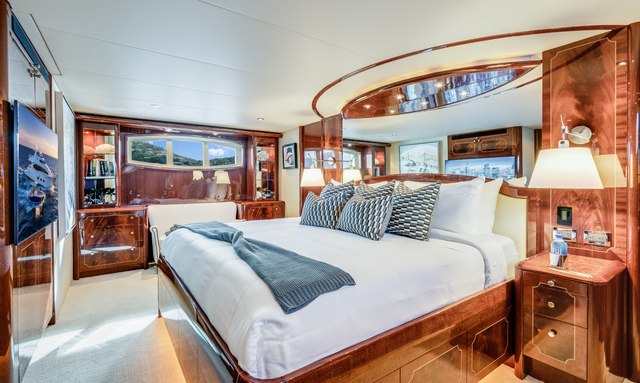 Namastay yacht Full-Beam Owner Suite