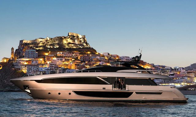 Convict yacht Riva 100 Corsaro exterior glazing and profile