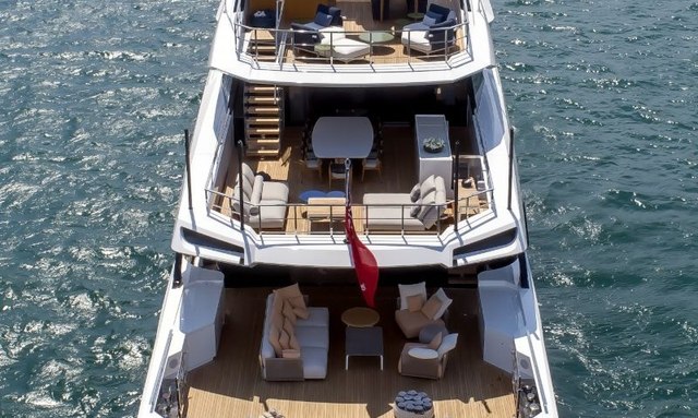 Attitude yacht Two-Level Beach Club