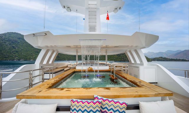 Fortuna yacht Waterfall Jacuzzi