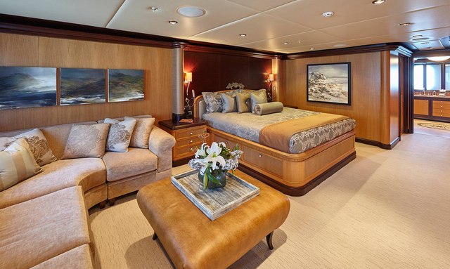 Cocoa Bean yacht Full Beam Owner's Suite 