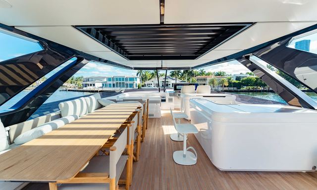 Beso yacht Flexible Flybridge