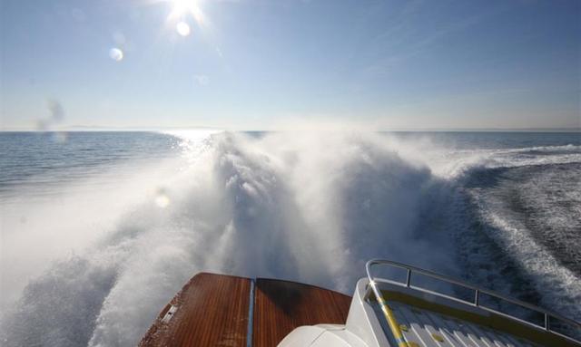 Coal Blooded yacht 43-Knot Top Speed Thrill