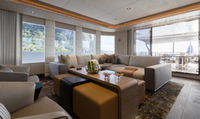 Laurentia yacht Sky lounge