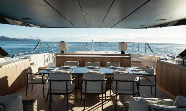 AIX yacht Al Fresco Sun Deck