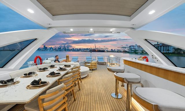 Freedome yacht Sculptural Flybridge Layout