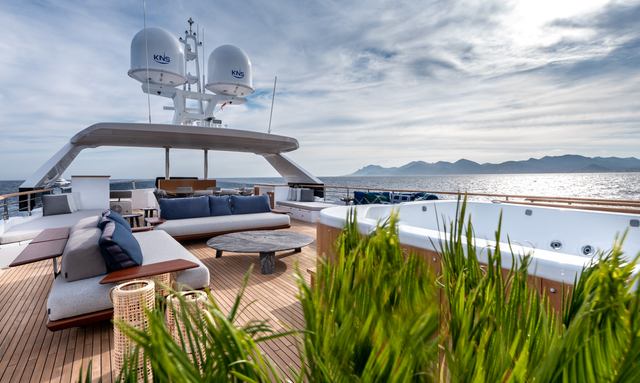 Alaia yacht Massive Flybridge