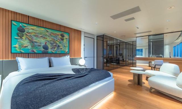 Infinite Cat yacht Full-width Master Suite